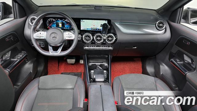 Mercedes-Benz GLA-Class — interior