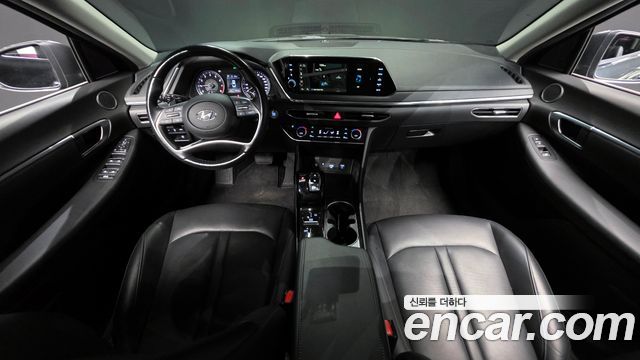 Hyundai Sonata — interior