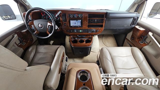 GMC Savana — interior