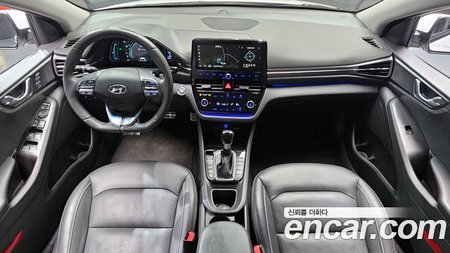 Hyundai Ioniq — interior