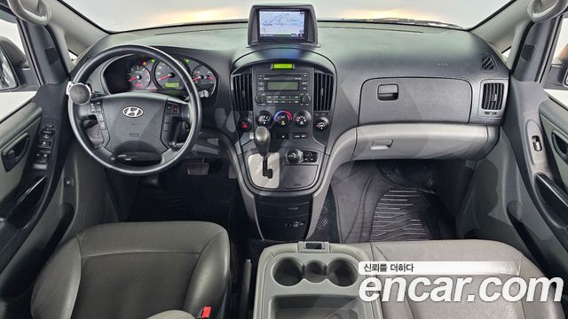 Hyundai Starex — interior
