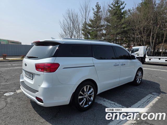 Kia Carnival — interior