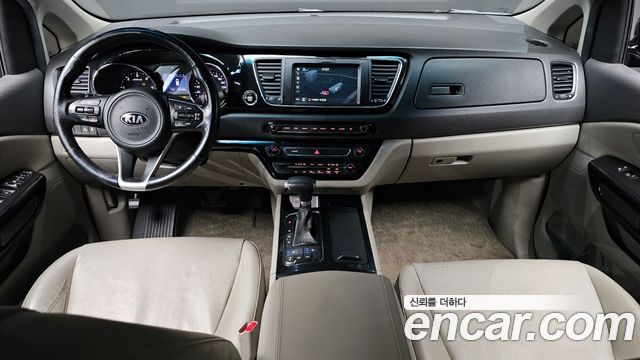 Kia Carnival — interior
