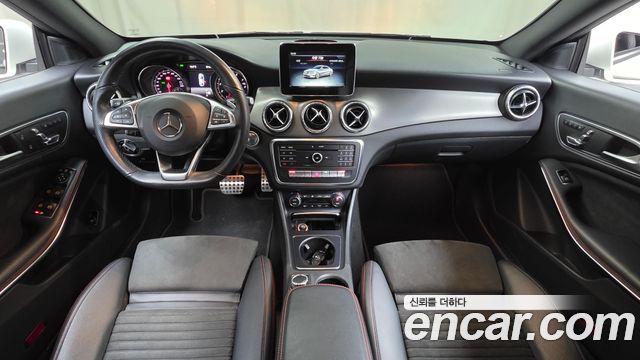 Mercedes-Benz CLA-Class — interior