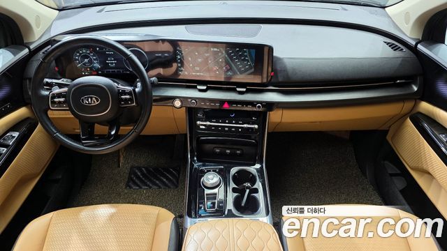 Kia Carnival — interior