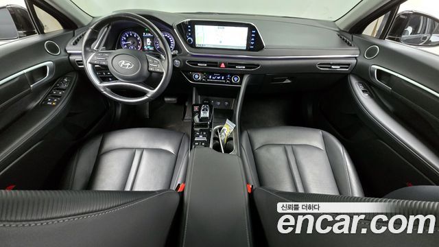 Hyundai Sonata — interior