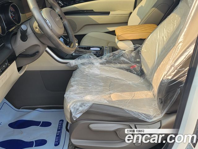 Kia Carnival — interior