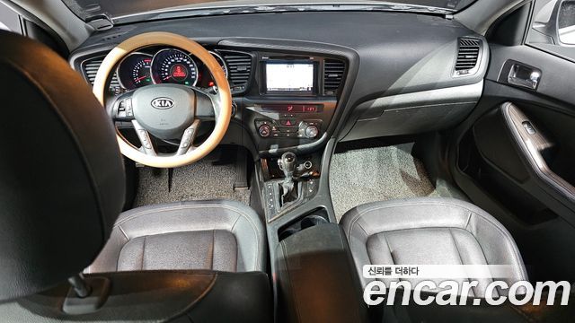 Kia K5 — interior