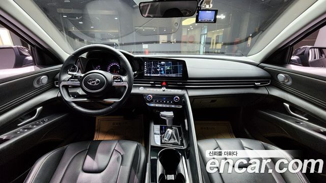 Hyundai Avante — interior