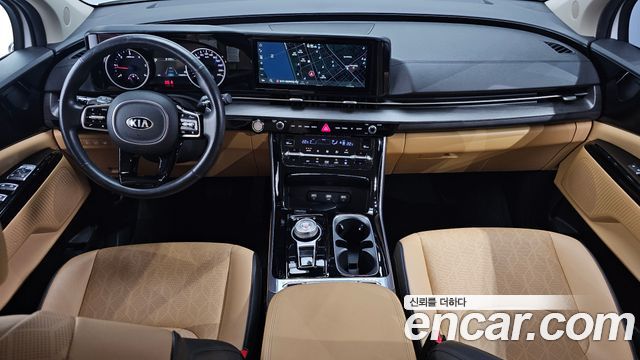 Kia Carnival — interior