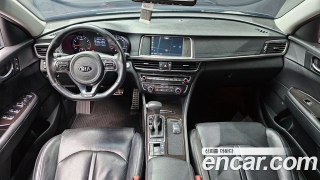 Kia K5 — interior