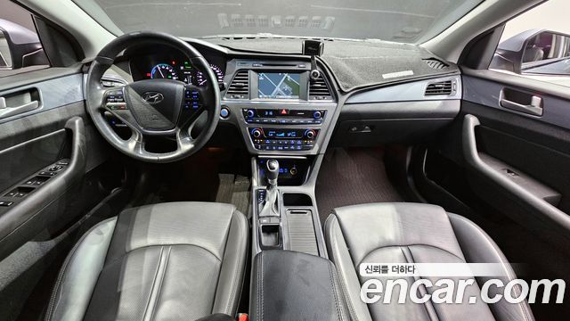 Hyundai Sonata — interior