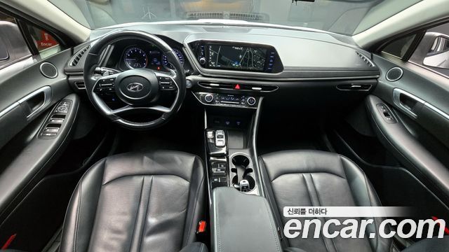 Hyundai Sonata — interior