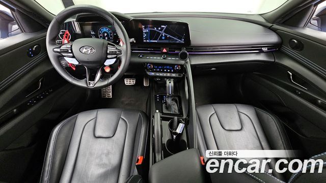 Hyundai Avante — interior