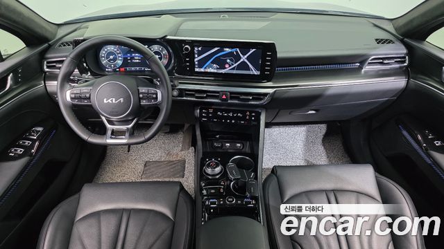 Kia K5 — interior