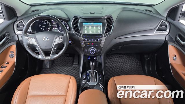 Hyundai Santa Fe — interior