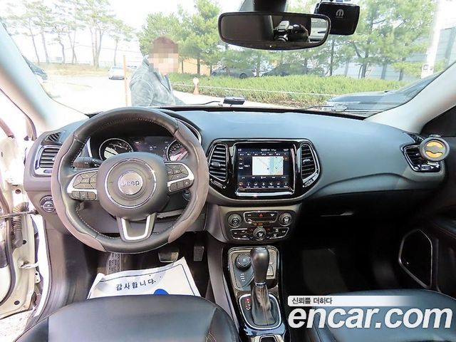 Jeep Compass — interior