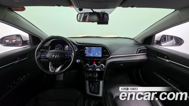 Hyundai Avante — interior