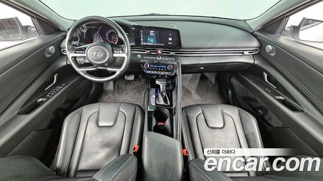 Hyundai Avante — interior