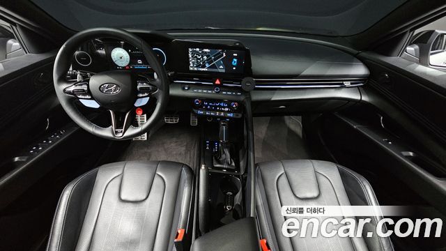 Hyundai Avante — interior