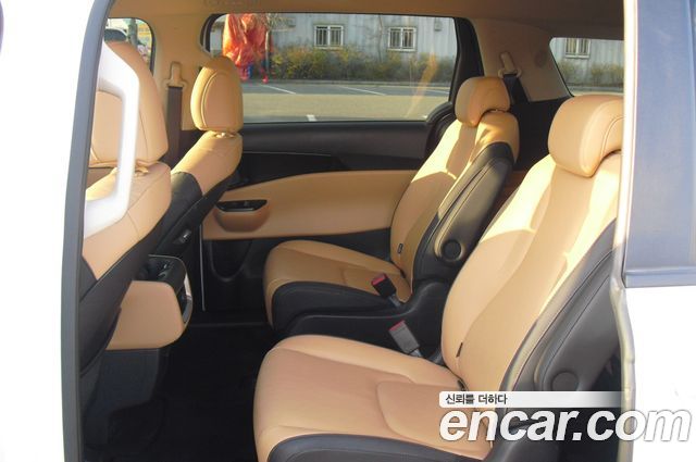 Kia Carnival — interior
