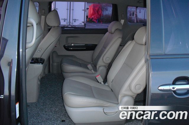 Kia Carnival — interior