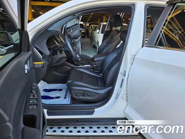 Hyundai Tucson — interior