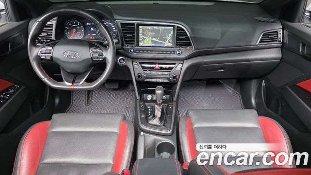 Hyundai Avante — interior