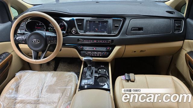 Kia Carnival — interior