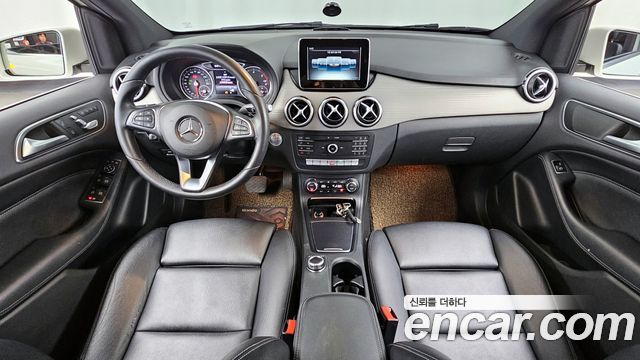 Mercedes-Benz B-Class — interior