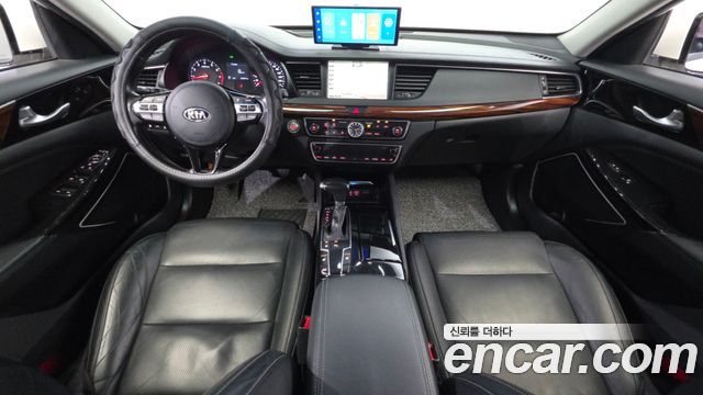 Kia K7 — interior