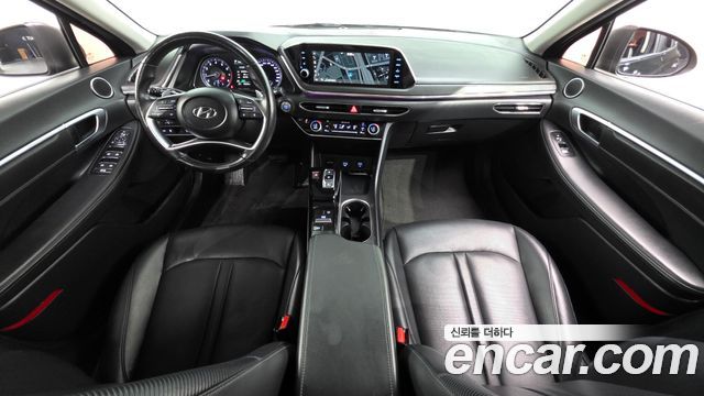 Hyundai Sonata — interior