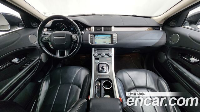 Land Rover Range Rover Evoque — interior