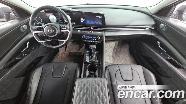 Hyundai Avante — interior