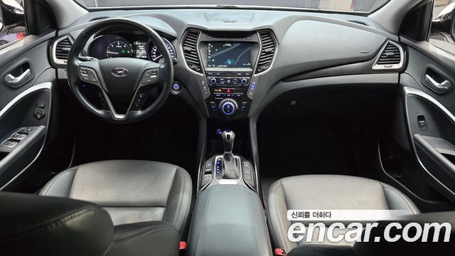 Hyundai Santa Fe — interior