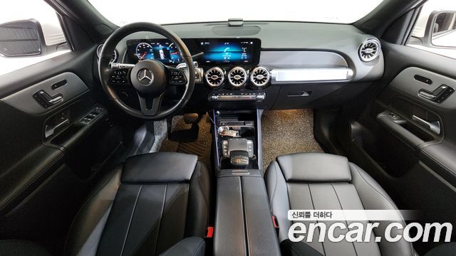 Mercedes-Benz GLB-Class — interior