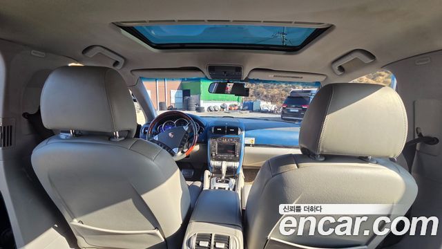 Porsche Cayenne — interior