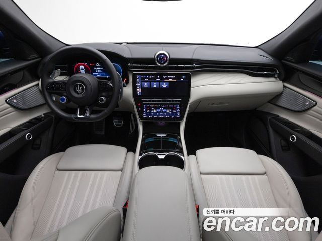Maserati Grecale — interior