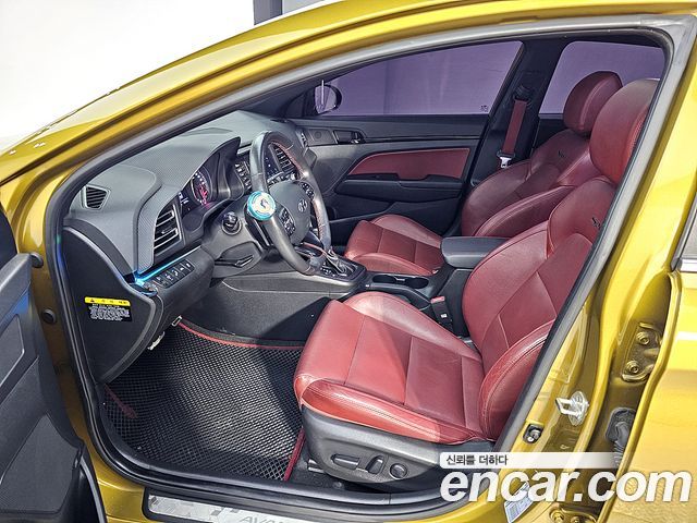 Hyundai Avante — interior