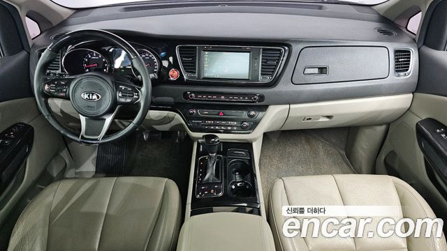 Kia Carnival — interior