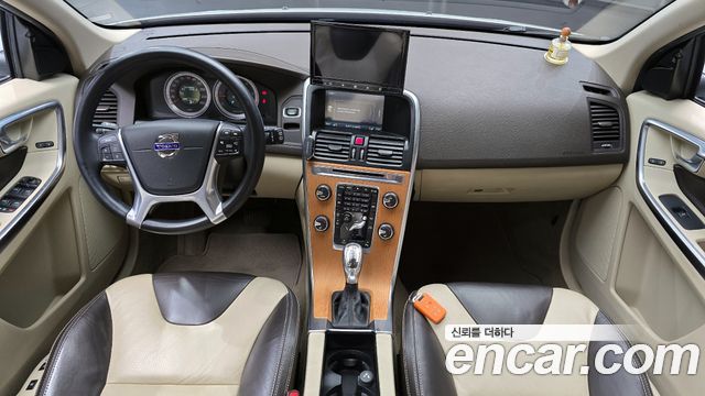 Volvo XC60 — interior