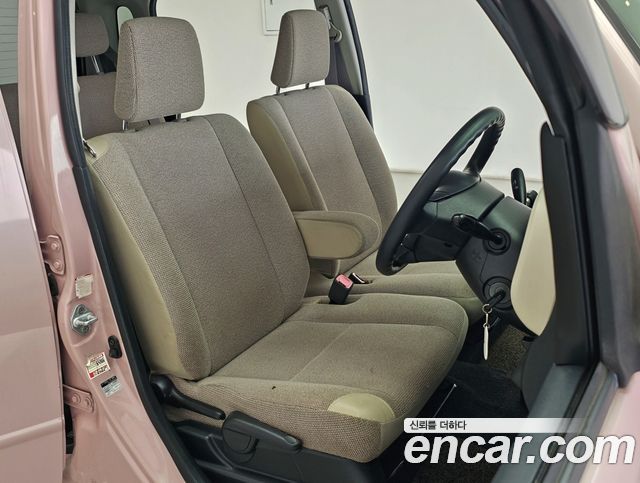 Daihatsu Mira — interior
