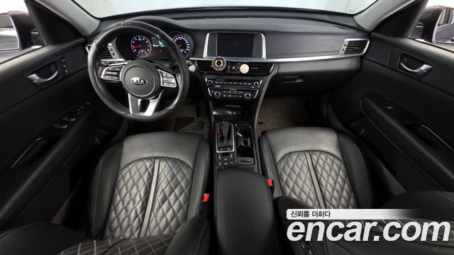 Kia K5 — interior