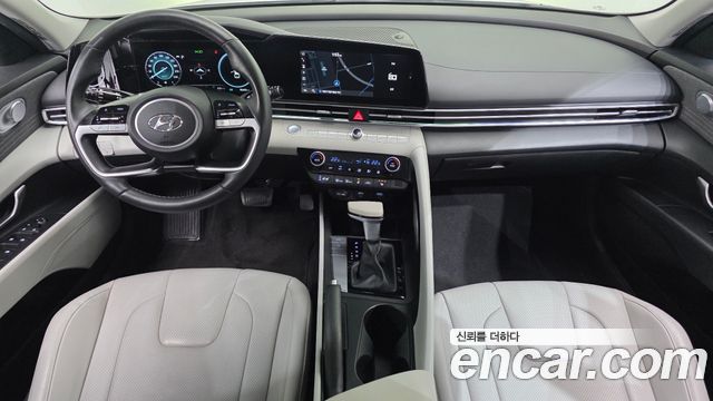 Hyundai Avante — interior