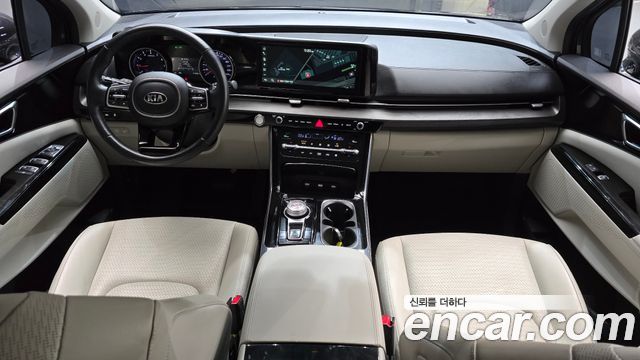 Kia Carnival — interior