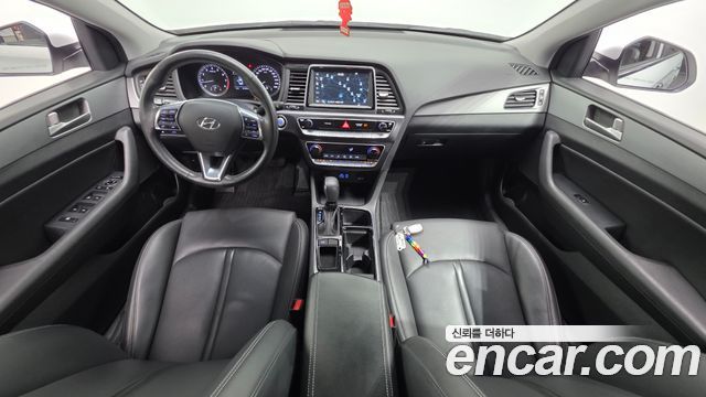 Hyundai Sonata — interior