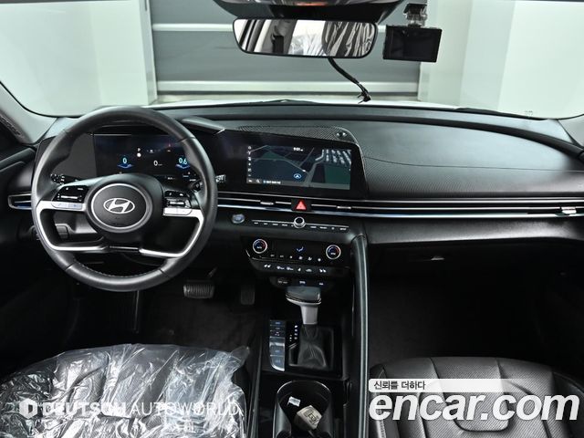 Hyundai Avante — interior