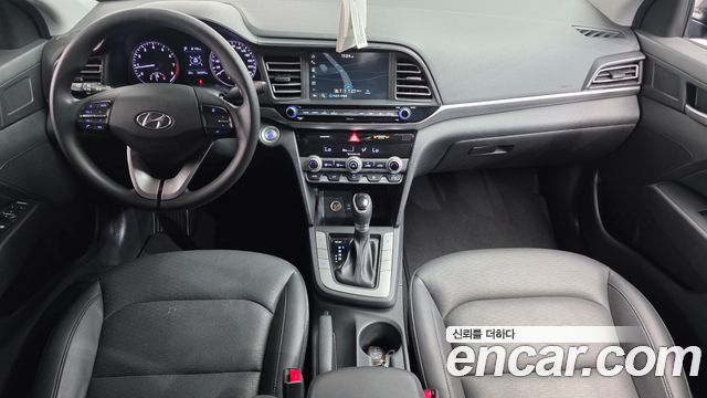 Hyundai Avante — interior