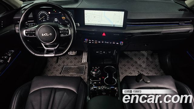 Kia K5 — interior