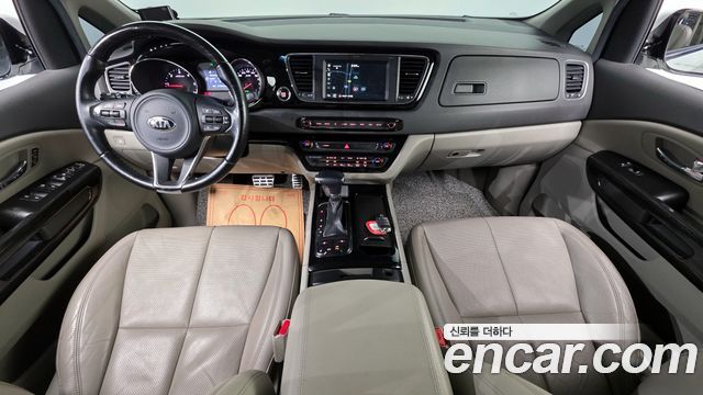 Kia Carnival — interior